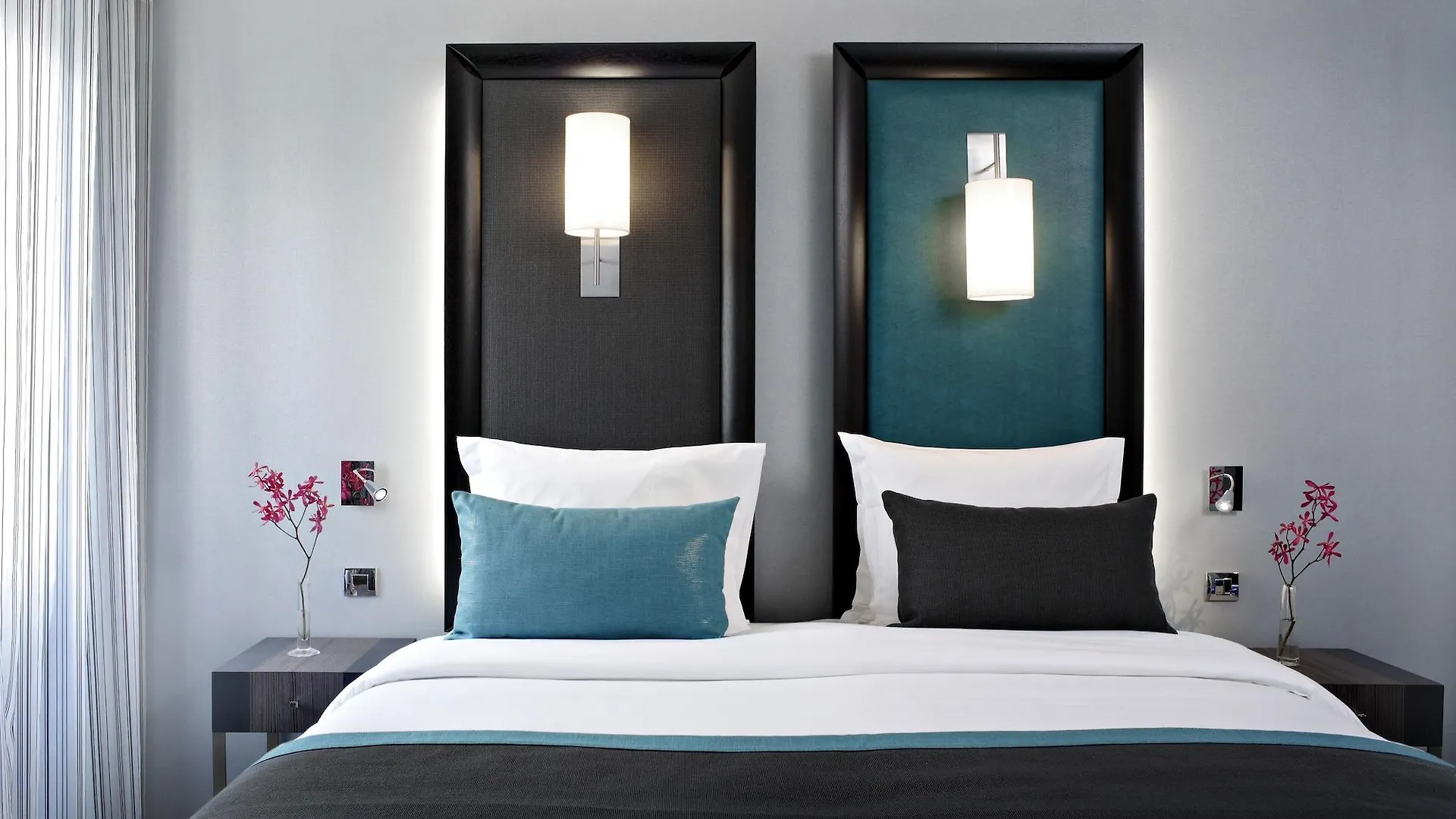 ****  Hotel Bassano Paris France